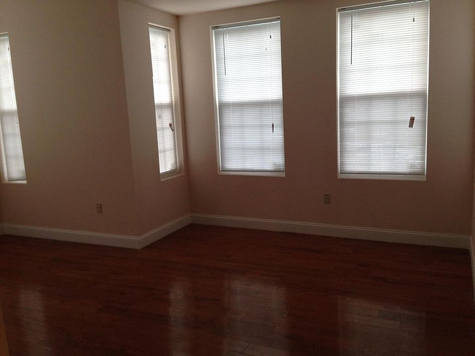 2nd image of 913 Ridge Ave