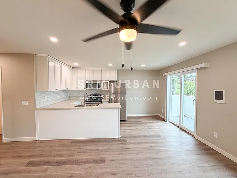 959 Vine St #14 — Photo 7