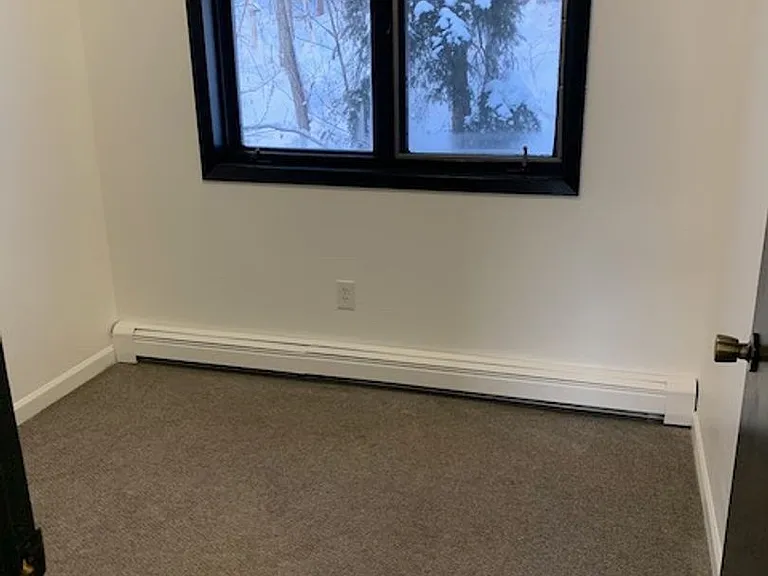 4770 Glasgow Dr — Photo 10