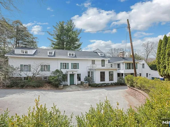 401 Wearimus Rd, Ho Ho Kus, NJ 07423