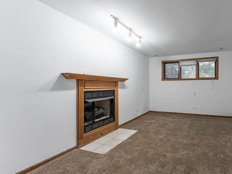 2903 N Hoyne Ave — Photo 2