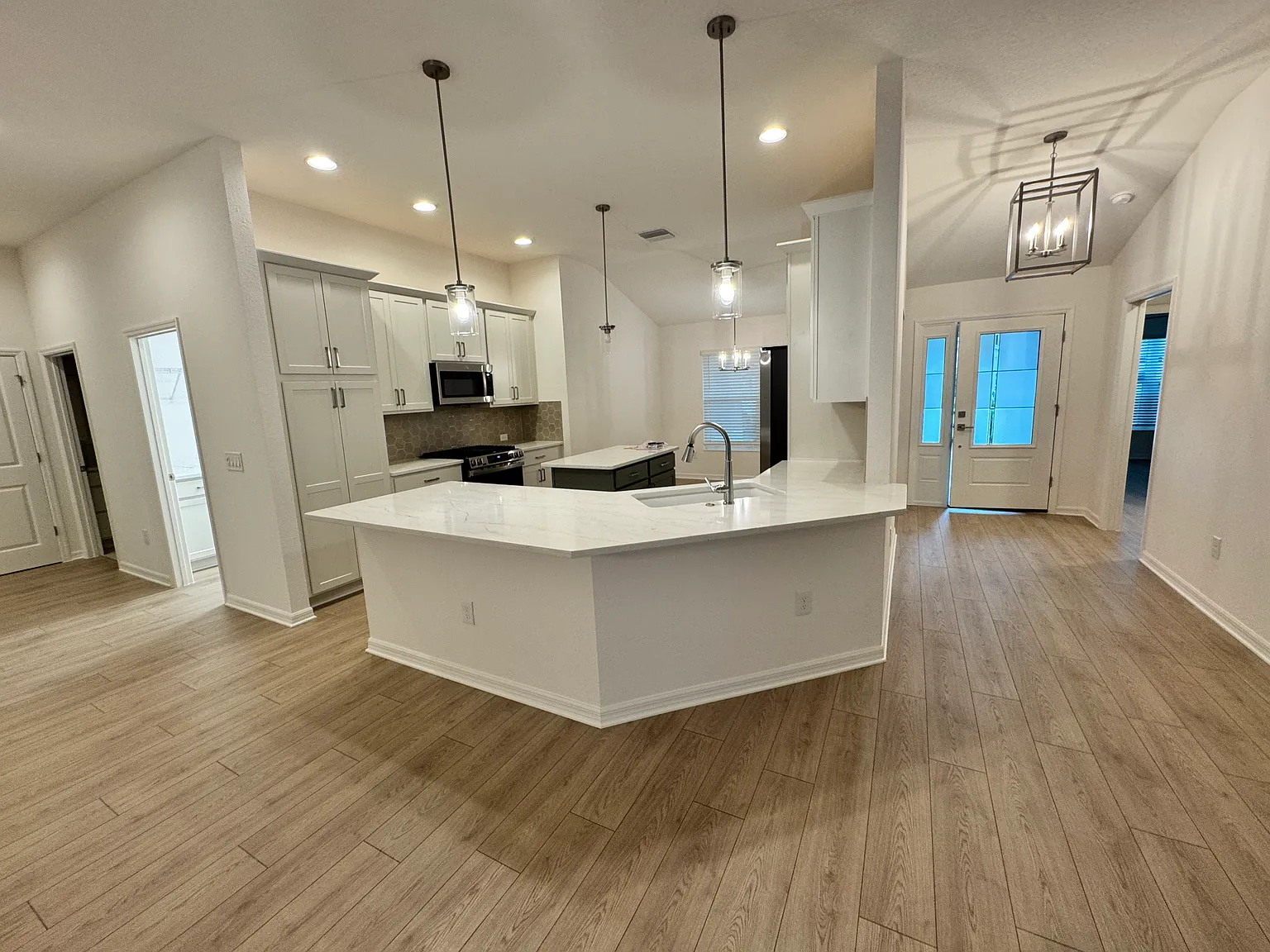 Beautiful 3 bed 3 bath home — Photo 4