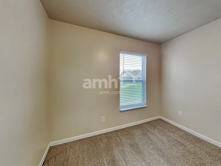 2104 Erin Ln — Photo 10
