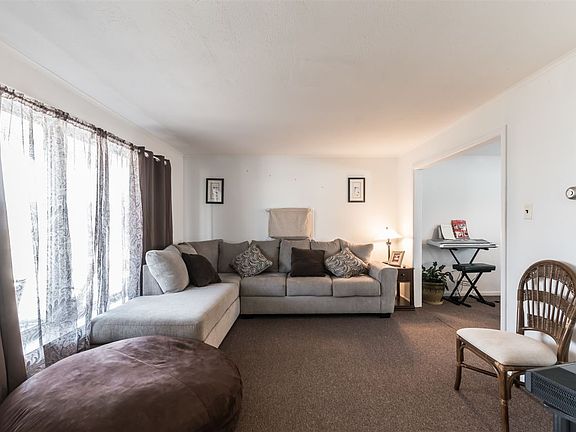 3rd image of 230 40th St