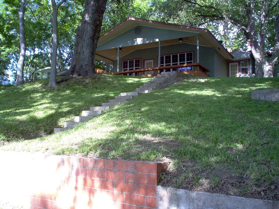 2nd image of 906 Buerger Ln