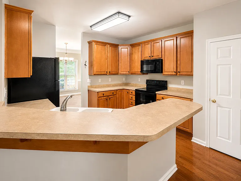 17239 Knoxwood Dr — Photo 9