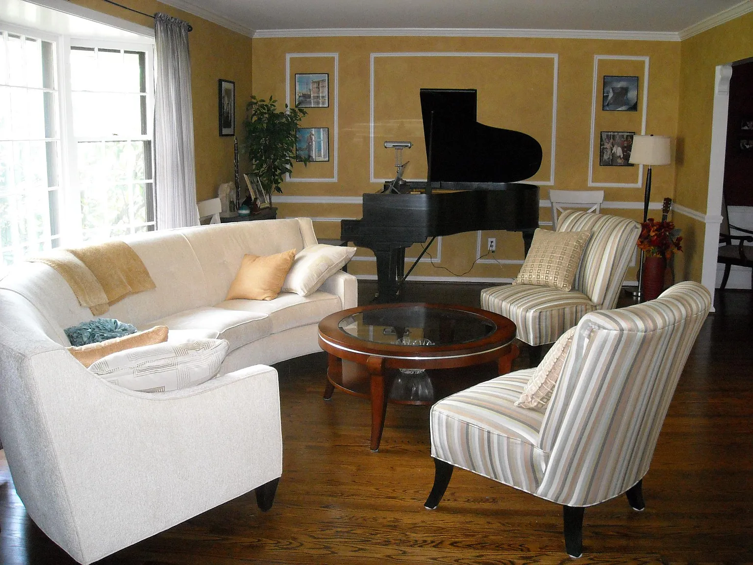4 bed, 2.5 bath, 2370 sqft, $3,499 — Photo 3