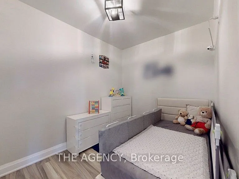 25 Kingsbridge Garden Cir #226 — Photo 11