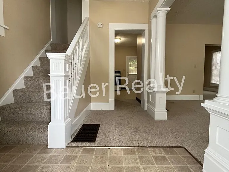 629 Cottage St — Photo 3