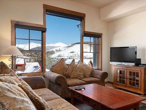 3rd image of 265 Bear Trail Ct
