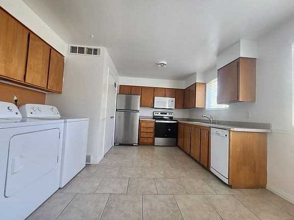 4th image of 806 Uintah Ave
