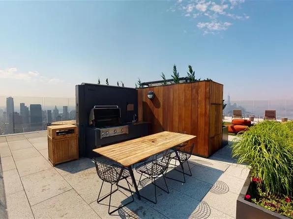 435 West 31st Street image 36 of 39