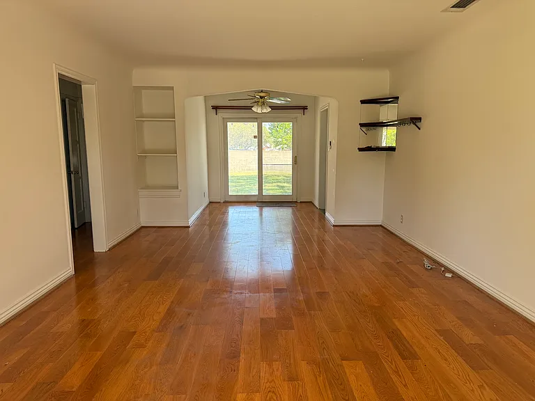 1518 N Naomi St — Photo 2