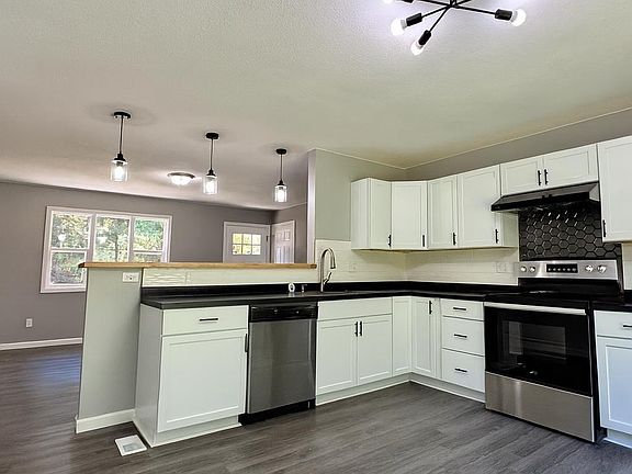 5th image of 1539 S Ridgeview Rd