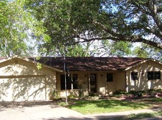 301 Avalon Dr, Victoria, TX 77901