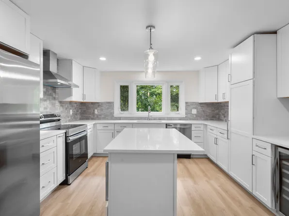 213 Steinmann Avenue, Middlebury, CT 06762