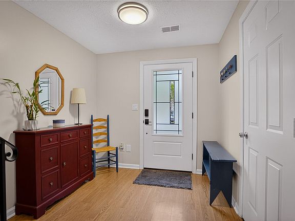 3rd image of 762 Windvue Dr