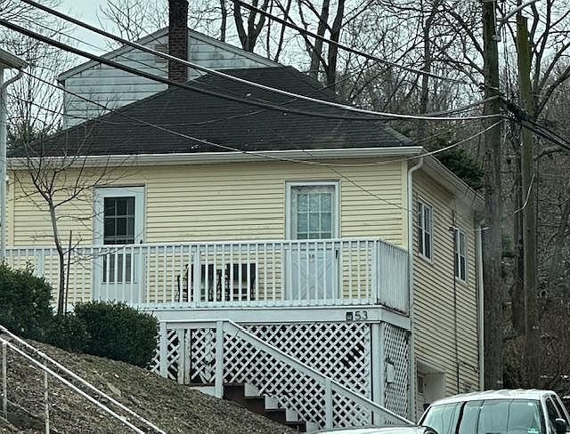 Front of Cottage - Cute and Cozy