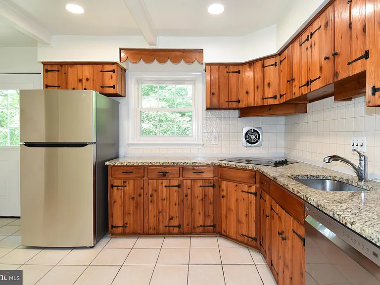 7513 Sebago Rd — Photo 15