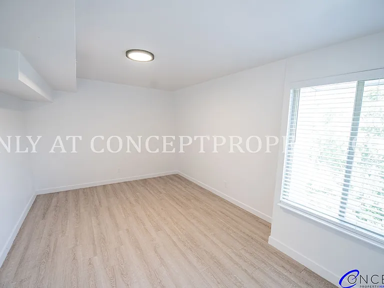 Avenue View Apartments — Photo 25