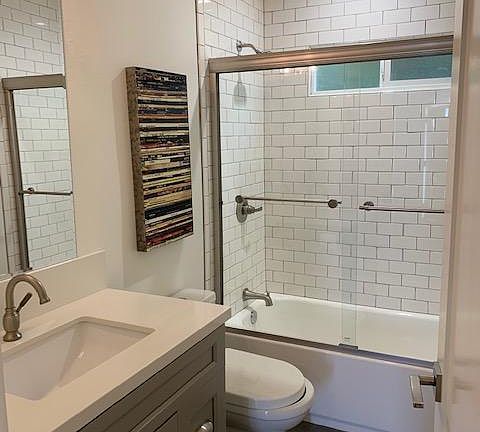 4th image of 360 Parkman Ave