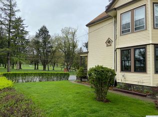 25 Columbia Tpke, Hudson, NY 12534