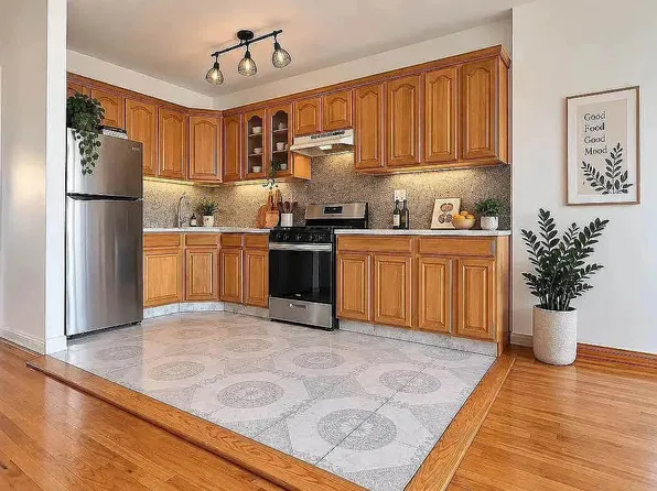 408 Myrtle Avenue image 1 of 8