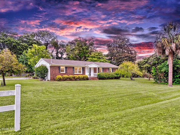 103 Garden Place Drive, Castle Hayne, NC 28429