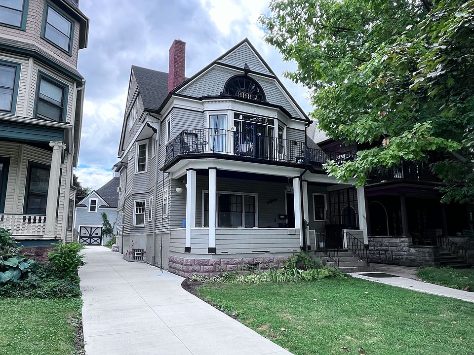 1st image of 605 W Ferry St