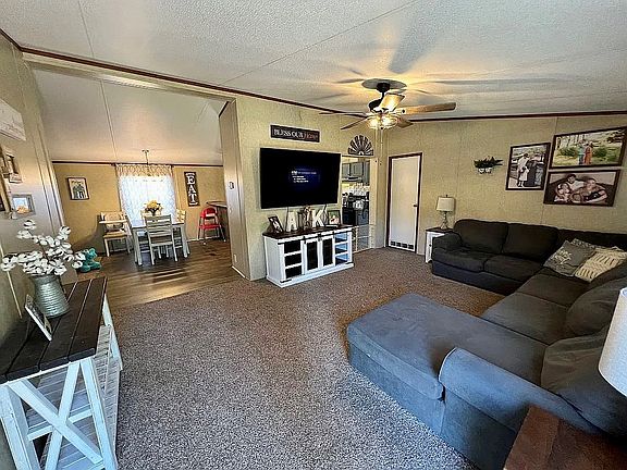 3rd image of 15 Sandy Cir