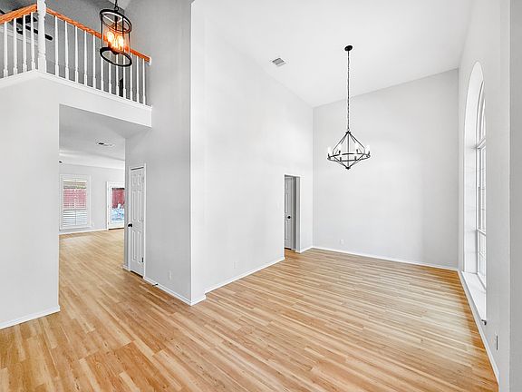 2nd image of 8906 Brae Ridge Dr