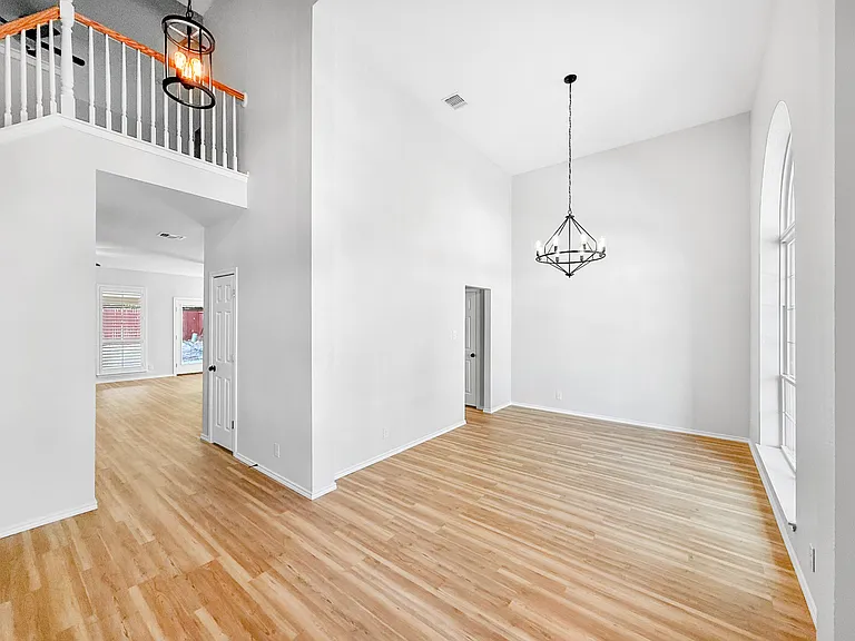 8906 Brae Ridge Dr — Photo 2