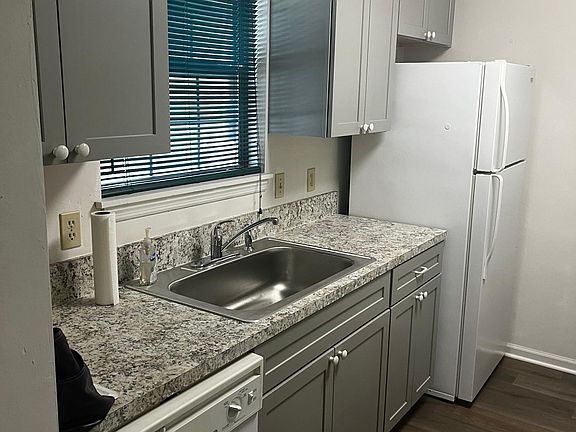 3rd image of 2452 Diehl Dr #52