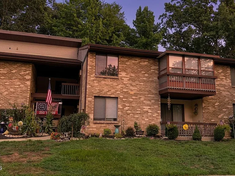 160 Cross Slope Ct #J — Photo 2