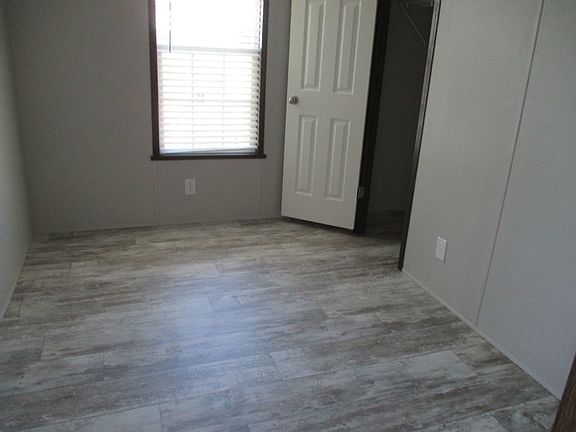 5th image of 11822 N College Ave