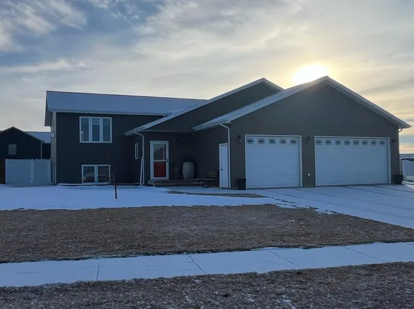 2224 Wahl St, Dickinson, ND 58601