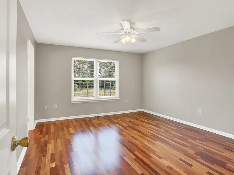 1556 Macintosh Way — Photo 9
