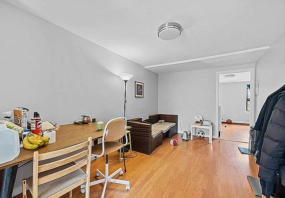 3rd image of 572A Myrtle Ave Ste 3