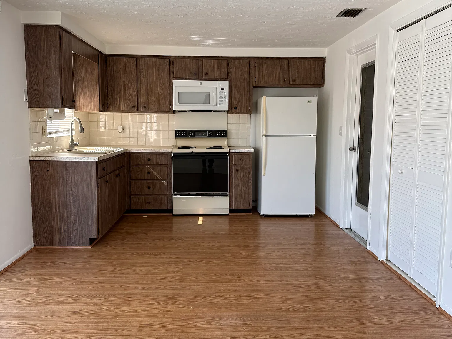 2 bed, 1.5 bath, 948 sqft, $1,500 — Photo 3