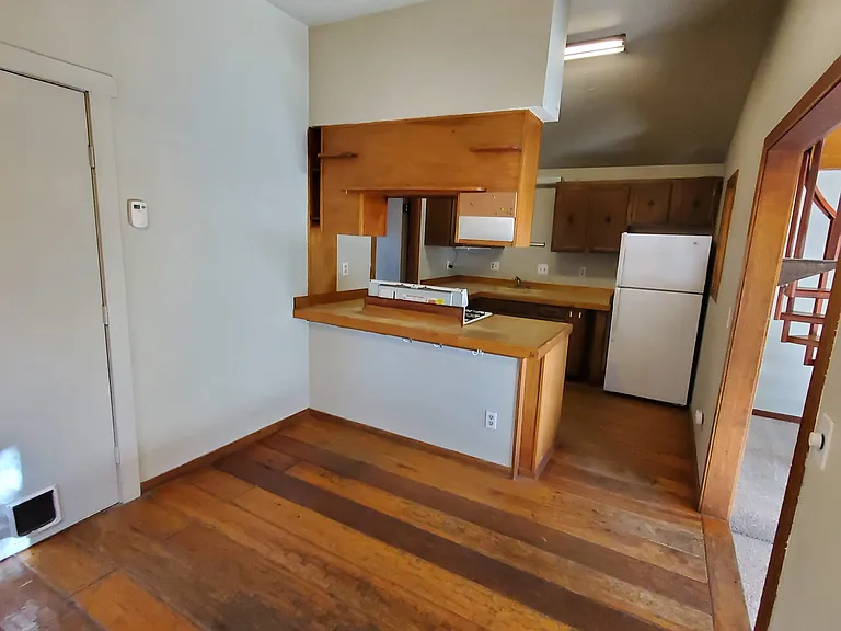 8695 Golden Ave — Photo 9