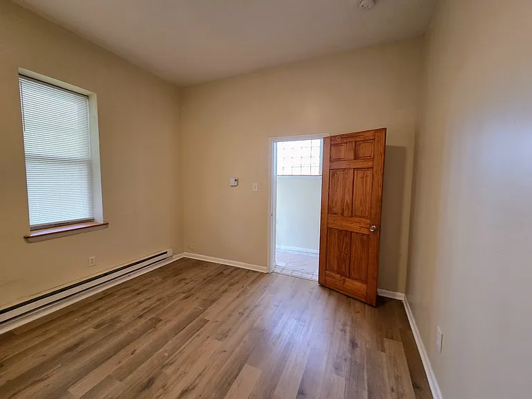 1323 W Butler St #1 — Photo 13