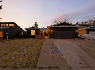 2722 104a St NW, Edmonton, AB T6J4C3