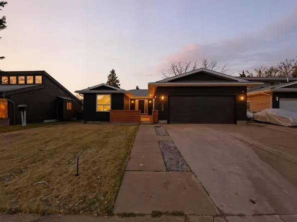 2722 104a St NW, Edmonton, AB T6J 4C3