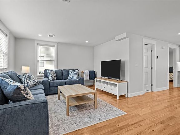 2nd image of 484 Thames St