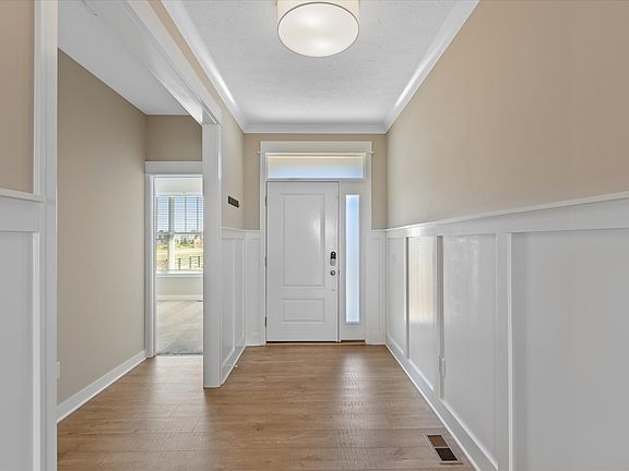 3rd image of 15096 Sullivan Ln
