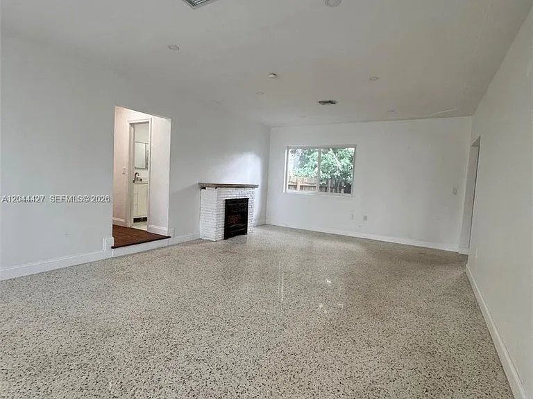 4700 SW 7th St — Photo 10