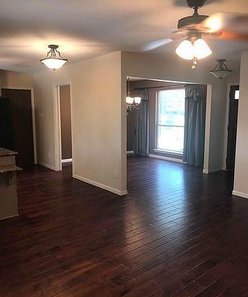 3rd image of 1922 Oakshire St