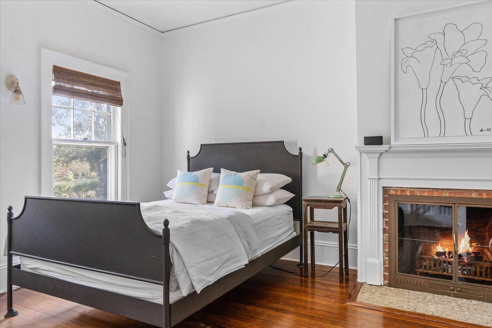  South facing bedroom w/ fireplace
