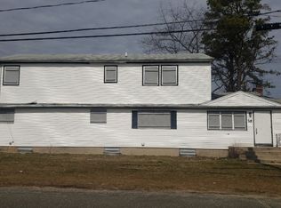 25 Laurel Dr, Brentwood, NY 11717