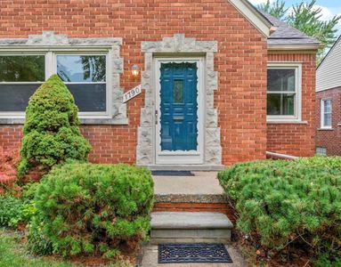 1790 Kenmore Dr, Grosse Pointe Woods, MI, 48236